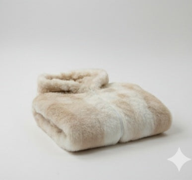 लक्ज़री बेज ब्राउन फर-लाइनिंग विंटर जैकेट (ज़िप-लेस) -